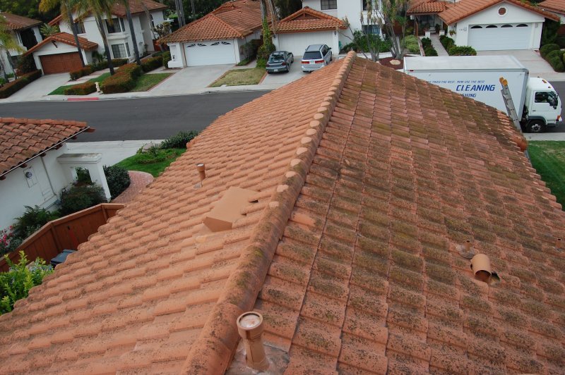 roof_cleaning_San_Diego_1