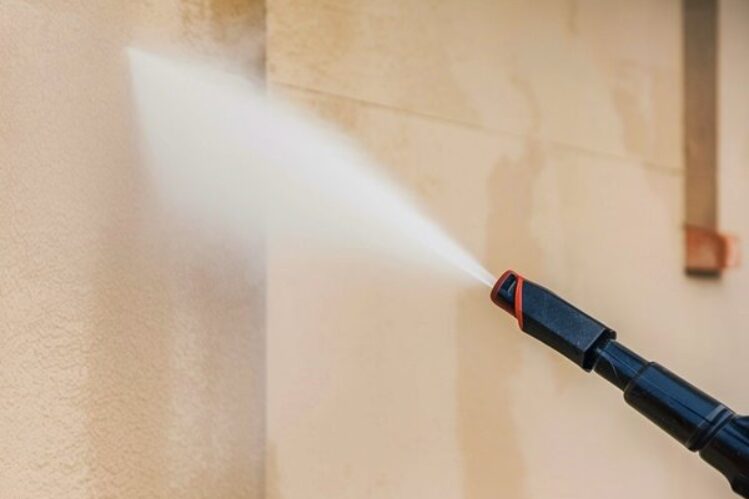 How to Clean Stucco With a Pressure Washer