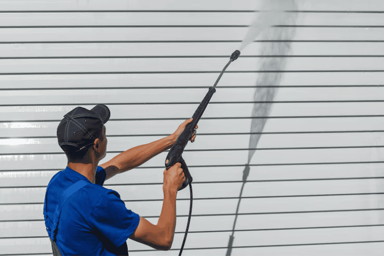 How to Remove Rust from Vinyl Siding with Pressure Washing