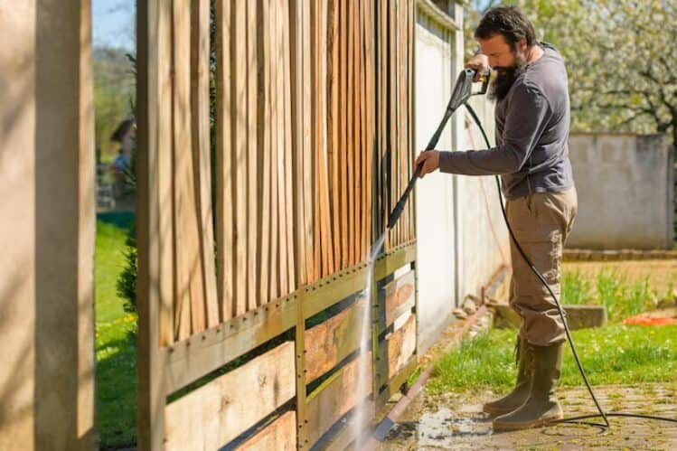 how much to pressure wash a fence