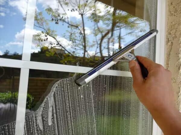 Commercial Window washing in San Diego