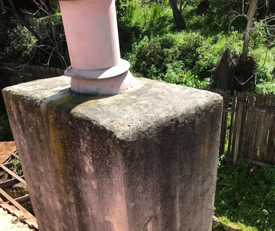 Stucco chimney before cleaning